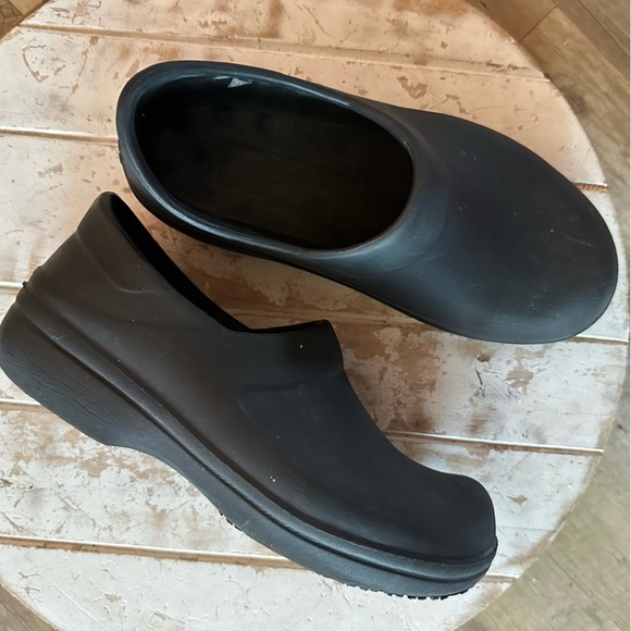 Crocs Neria Pro II Slip Resistant Work Clog - Picture 2 of 10